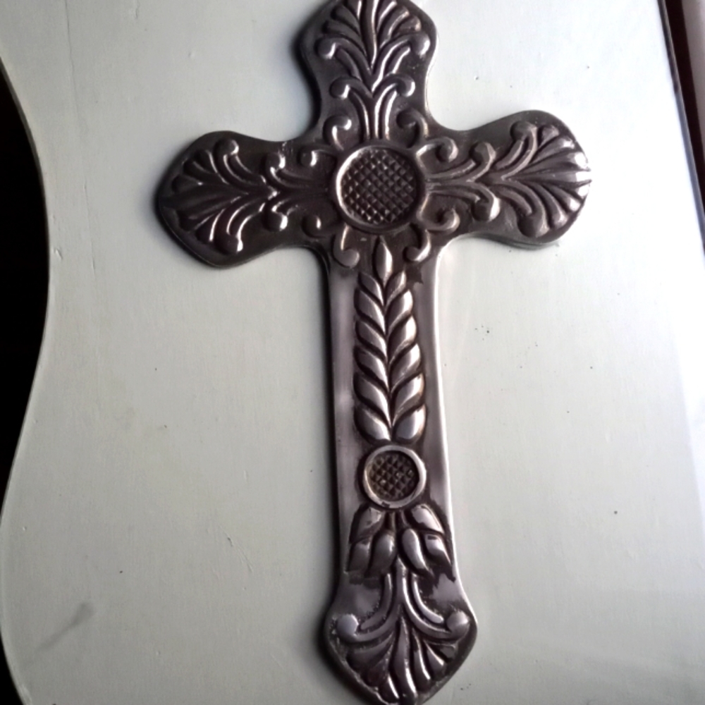 Metal decorative cross
